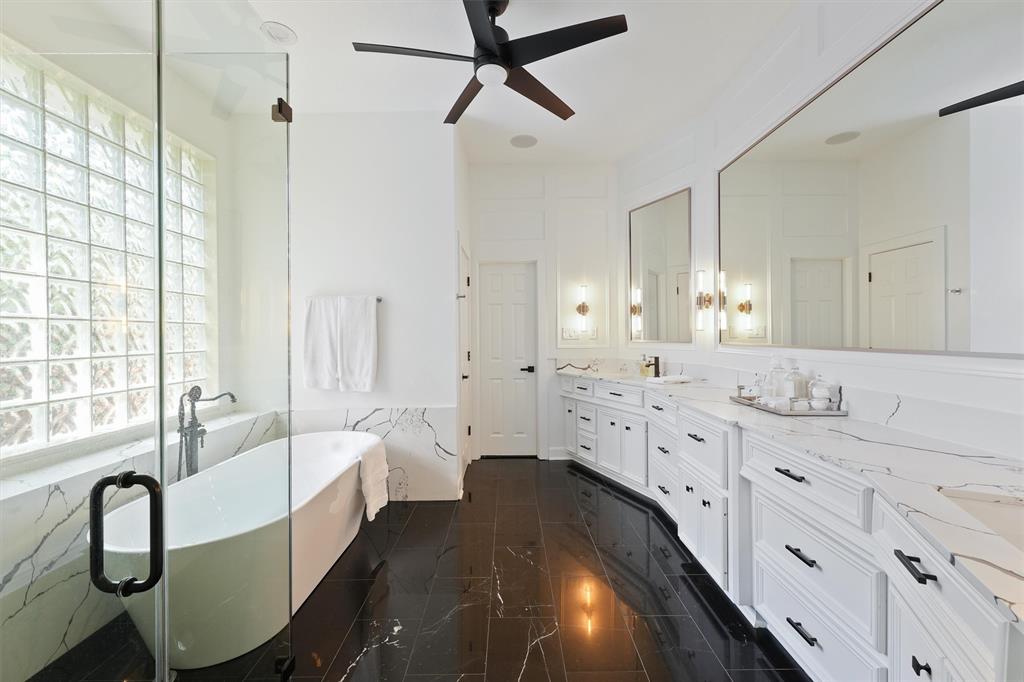 34 N Wooded Brook Circle, The Woodlands, Texas image 17