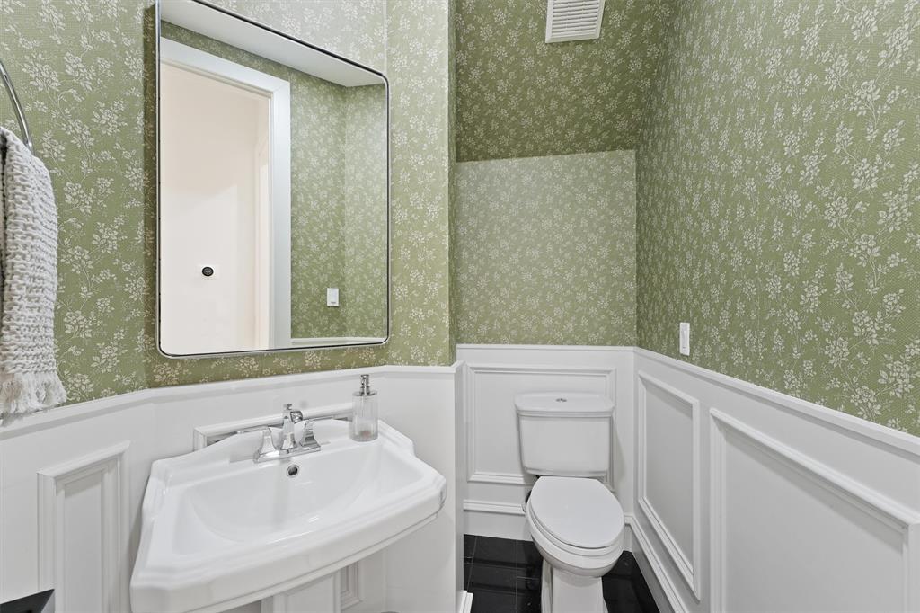 34 N Wooded Brook Circle, The Woodlands, Texas image 15