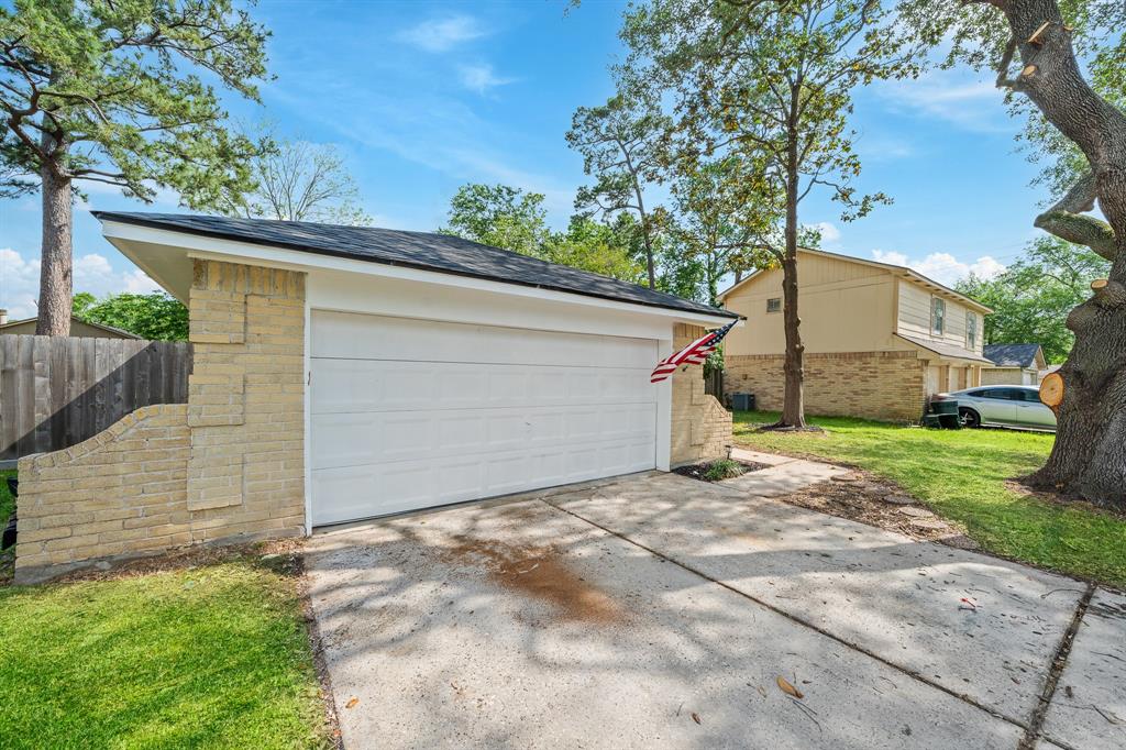 11115 Maple Rock Drive, Humble, Texas image 3
