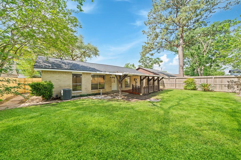 11115 Maple Rock Drive, Humble, Texas image 40