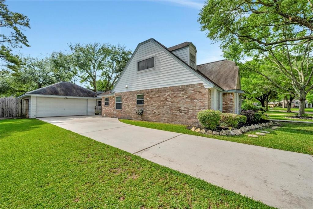 610 Forest Lake Drive, Taylor Lake Village, Texas image 41