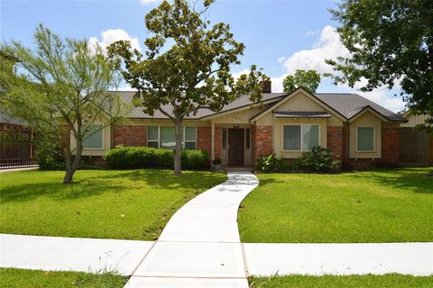 10307 Cedarhurst Drive Houston TX 77096