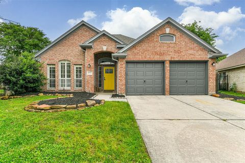 Single Family Residence in Baytown TX 4011 Applerock Drive.jpg