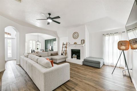Single Family Residence in Baytown TX 4011 Applerock Drive 12.jpg