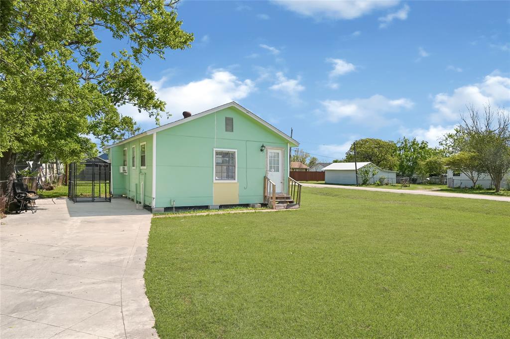 202 N Avenue C, Freeport, Texas image 1