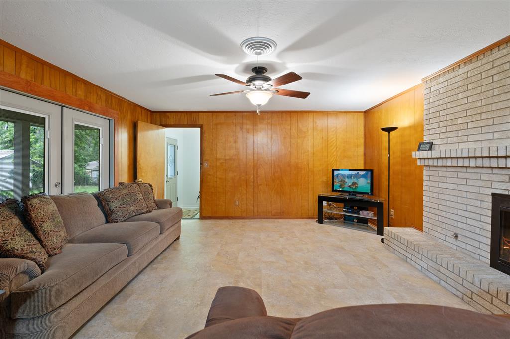 213 Hillcrest Drive, Conroe, Texas image 21