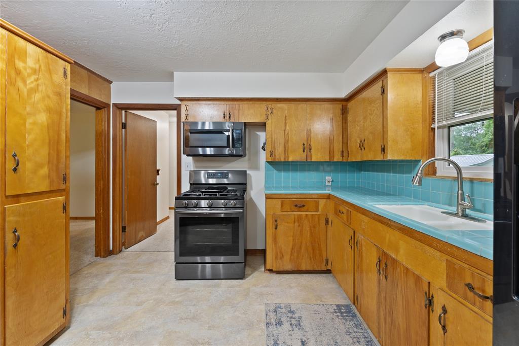 213 Hillcrest Drive, Conroe, Texas image 20