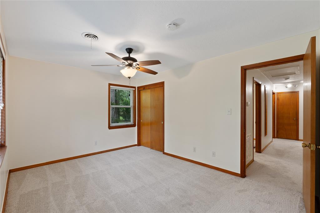 213 Hillcrest Drive, Conroe, Texas image 11