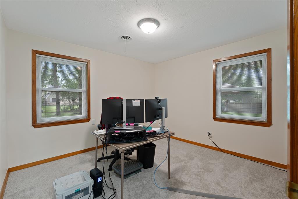 213 Hillcrest Drive, Conroe, Texas image 14