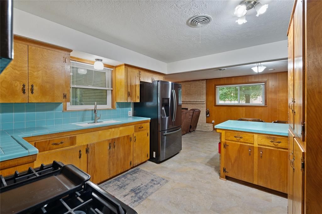 213 Hillcrest Drive, Conroe, Texas image 18