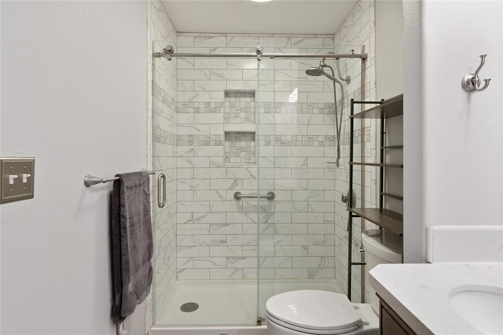 213 Hillcrest Drive, Conroe, Texas image 25