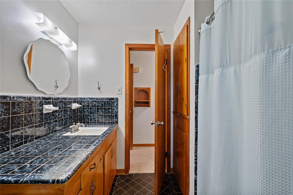 213 Hillcrest Drive, Conroe, Texas image 17