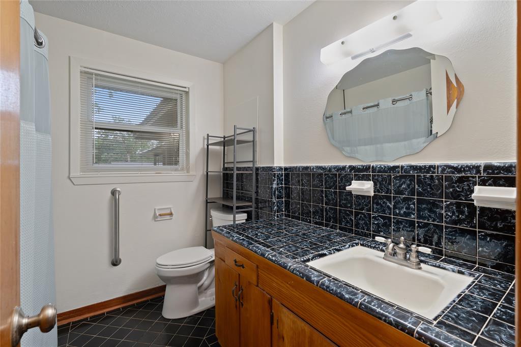 213 Hillcrest Drive, Conroe, Texas image 16