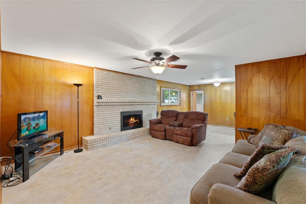 213 Hillcrest Drive, Conroe, Texas image 22