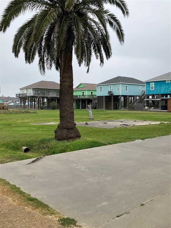 872 Holiday Drive, Crystal Beach, Texas image 3