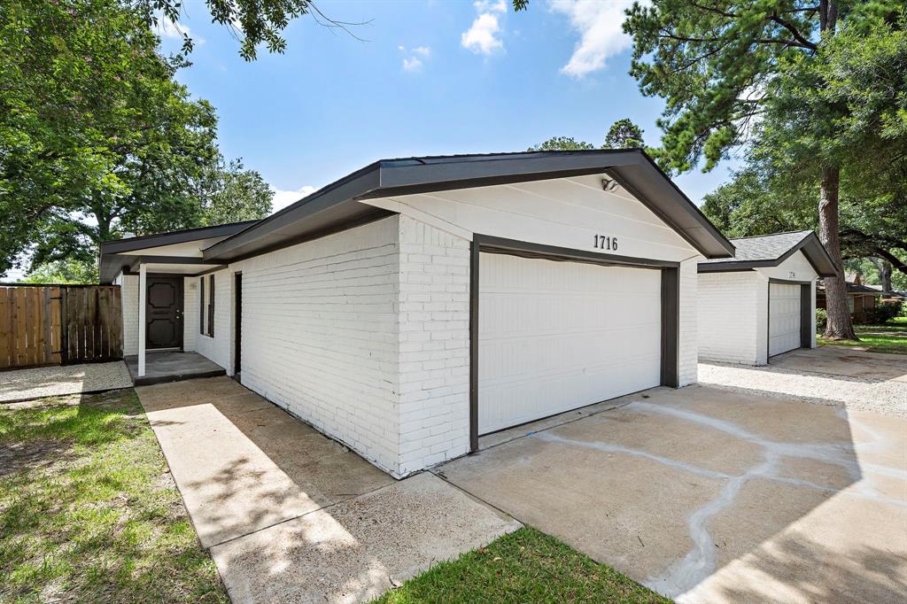 1716 Huge Oaks Street