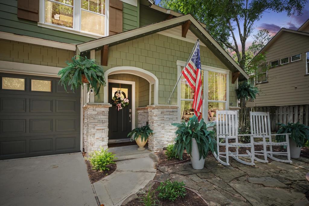 15 Forest Perch Place, The Woodlands, Texas image 2