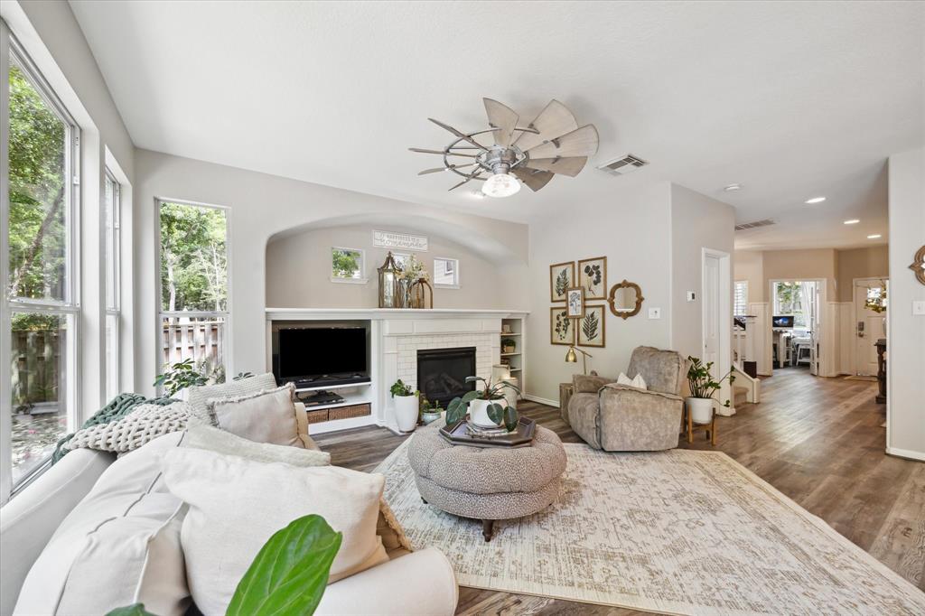 15 Forest Perch Place, The Woodlands, Texas image 8