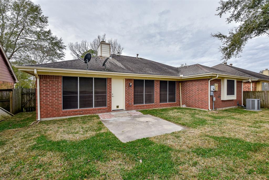 2935 Berlinetta Drive, Pearland, Texas image 13