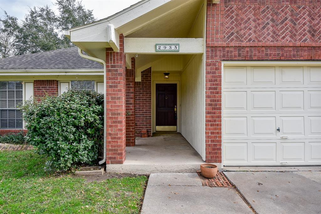 2935 Berlinetta Drive, Pearland, Texas image 2