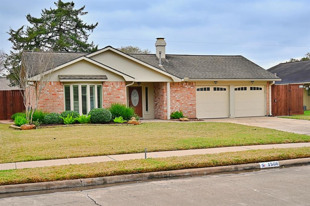 1506 Hollybush Drive, Sugar Land, Texas image 7