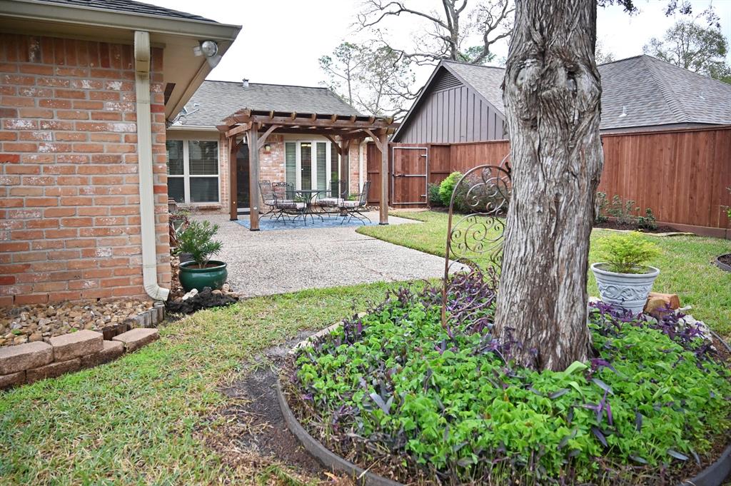 1506 Hollybush Drive, Sugar Land, Texas image 27