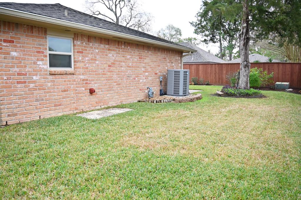 1506 Hollybush Drive, Sugar Land, Texas image 29