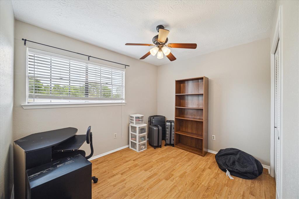 202 Woodvale Drive, League City, Texas image 13
