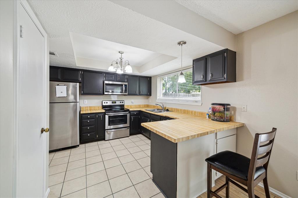 202 Woodvale Drive, League City, Texas image 7