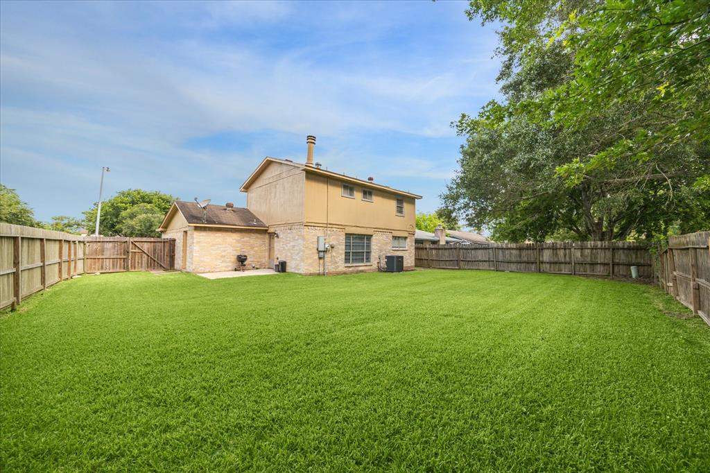 202 Woodvale Drive, League City, Texas image 16