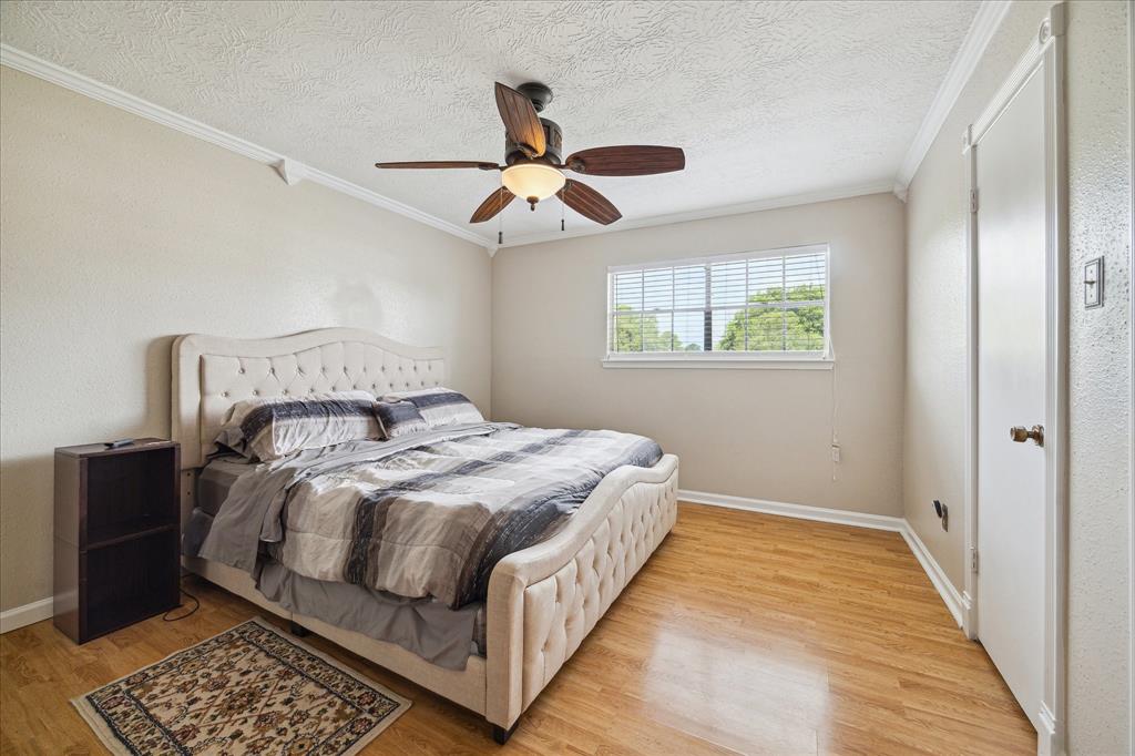 202 Woodvale Drive, League City, Texas image 10