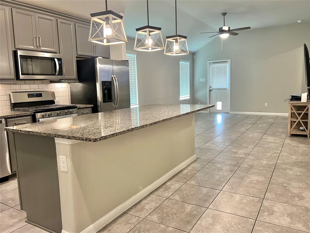 2338 Vanessa Cay Lane, La Porte, Texas image 8