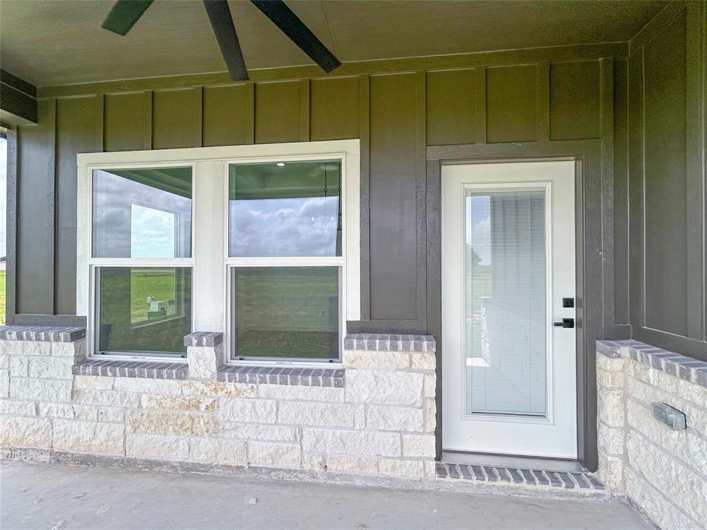435 Angus Trail, Angleton, Texas image 24