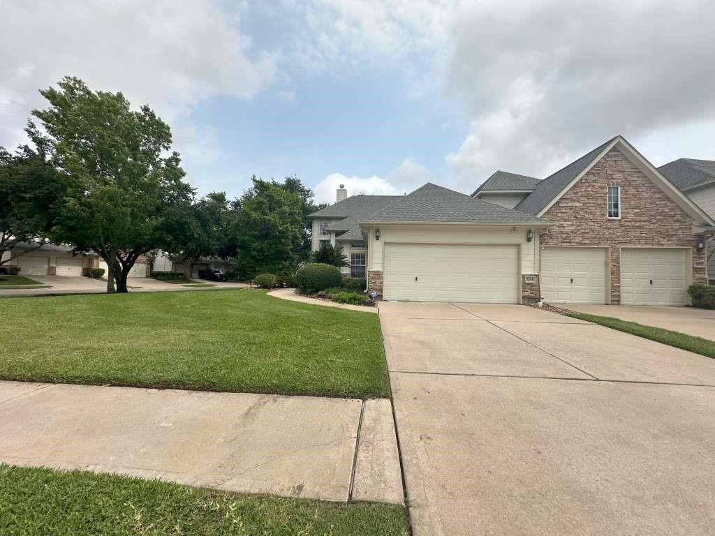 7203 Welshwood Lane, Sugar Land, Texas image 2