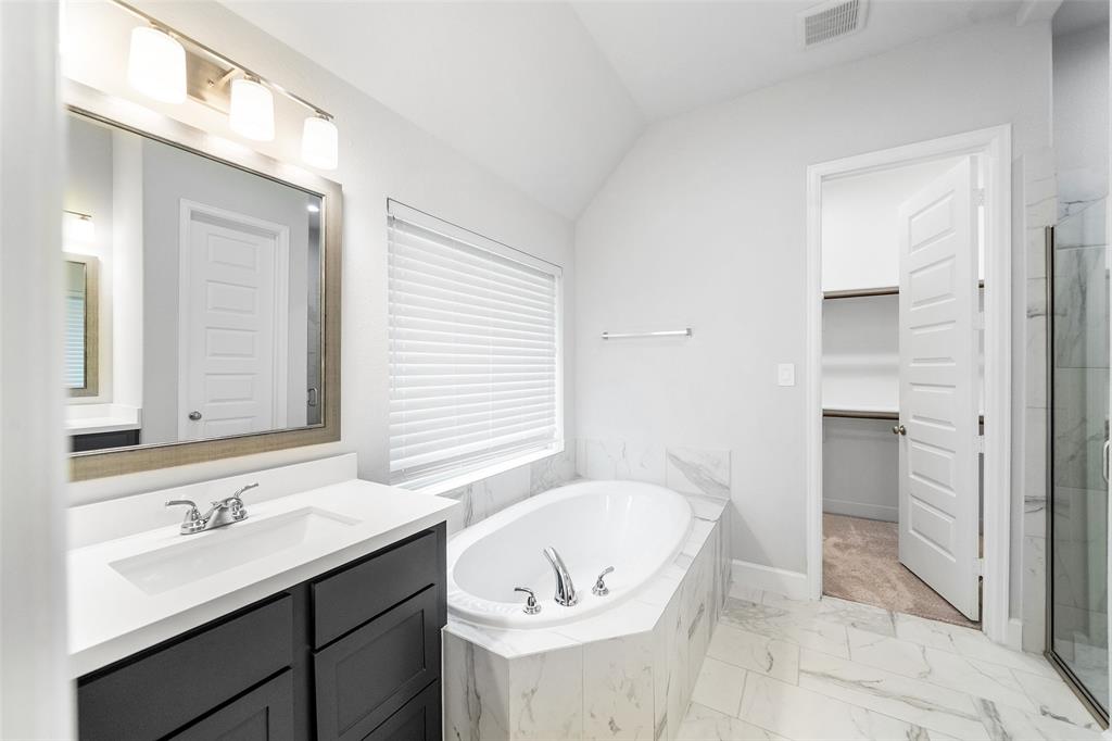 704 Fall Rock Branch Drive, Conroe, Texas image 19