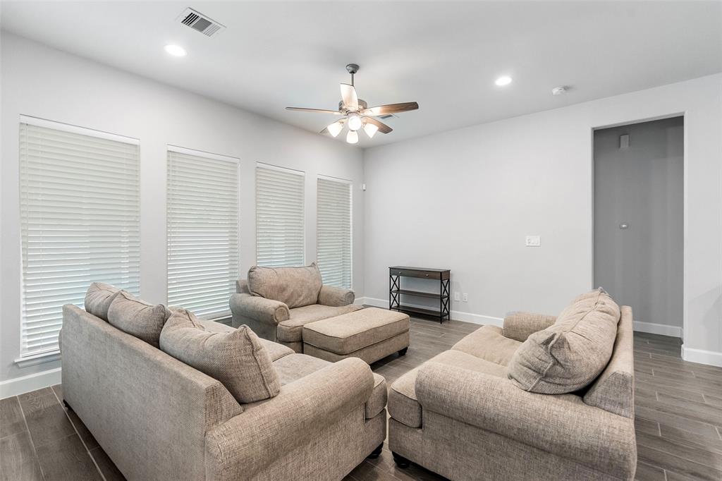 704 Fall Rock Branch Drive, Conroe, Texas image 12