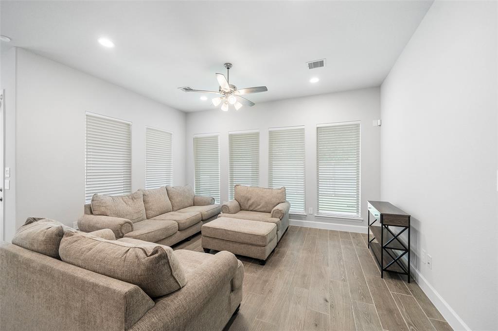 704 Fall Rock Branch Drive, Conroe, Texas image 11