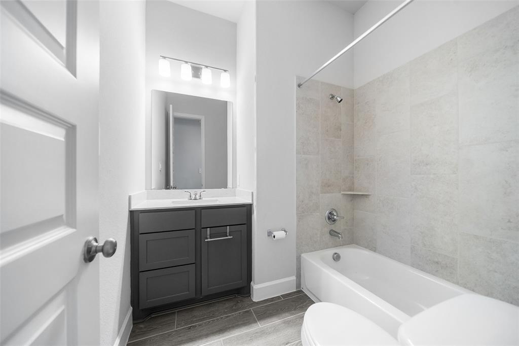 704 Fall Rock Branch Drive, Conroe, Texas image 21