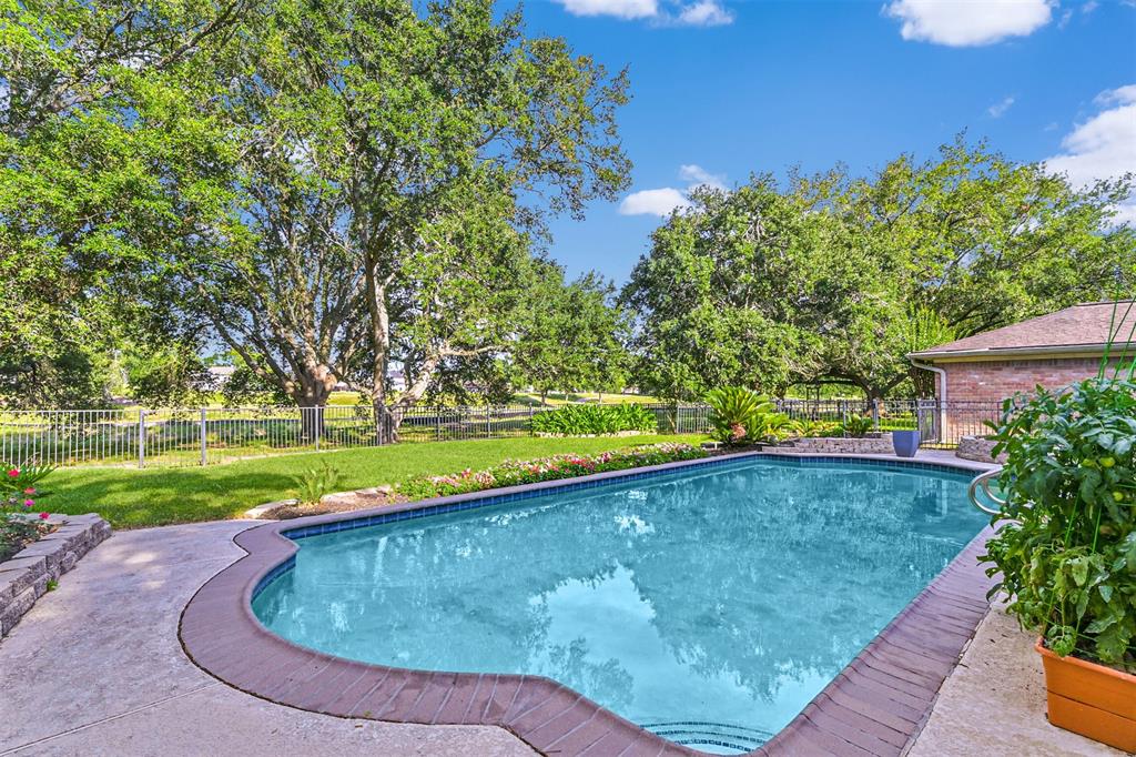 2607 E Pebble Beach Drive
