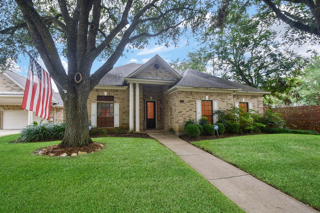 1802 Thompson Crossing Drive, Richmond, Texas image 3