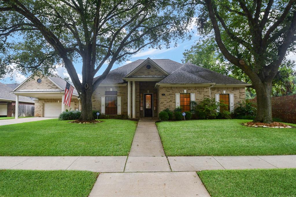 1802 Thompson Crossing Drive, Richmond, Texas image 2