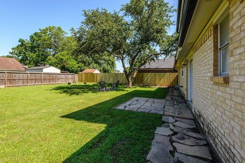 Single Family Residence in Pasadena TX 3722 Country Road 22.jpg