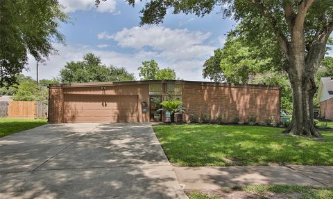 Single Family Residence in Houston TX 5210 Starkridge Drive.jpg