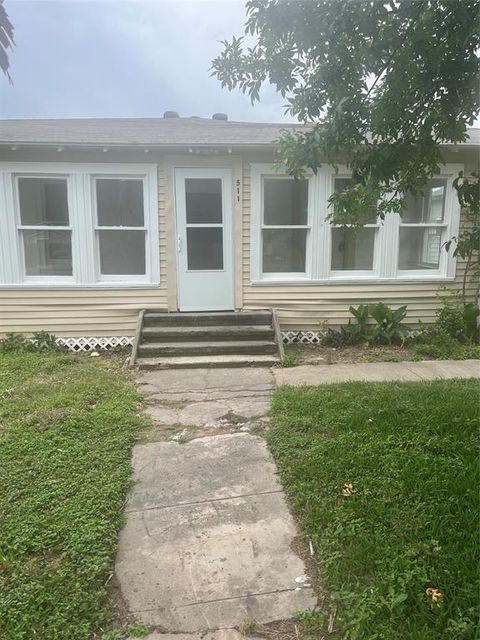 Single Family Residence in Freeport TX 511 1st Street.jpg