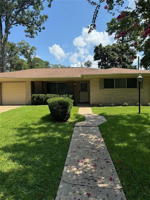 Photo of 110 Chelsea Road, Conroe, TX 77304 (MLS # 16505208)