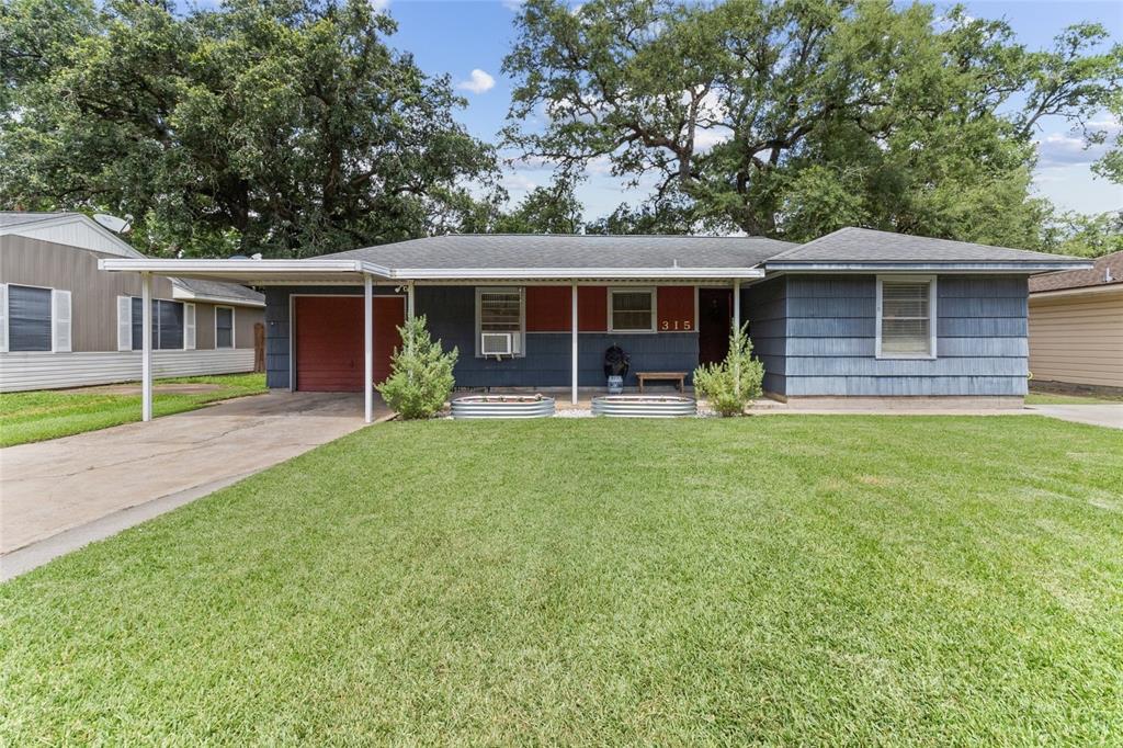 315 Cypress Street, Lake Jackson, Texas image 1