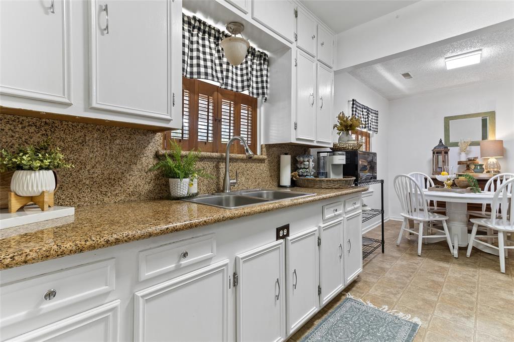 315 Cypress Street, Lake Jackson, Texas image 6
