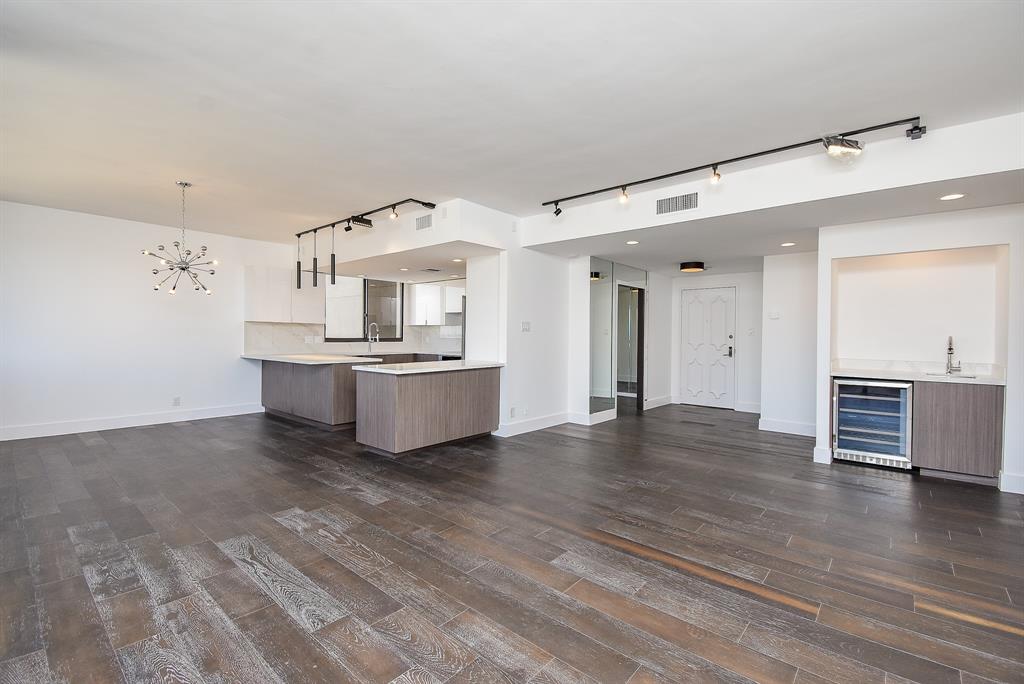 49 Briar Hollow Lane #1106, Houston, Texas image 2