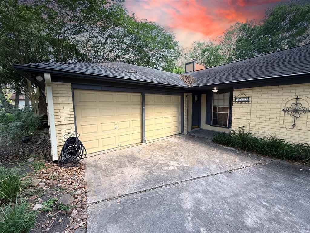 2319 Colleen Drive, Pearland, Texas image 4