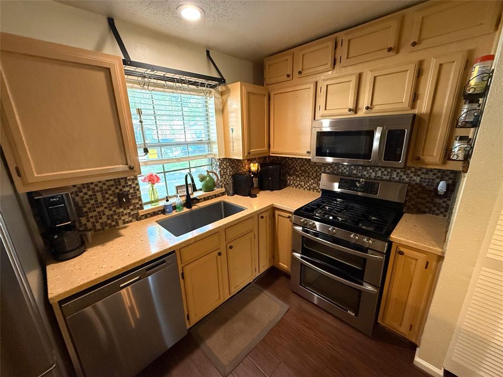 2319 Colleen Drive, Pearland, Texas image 12